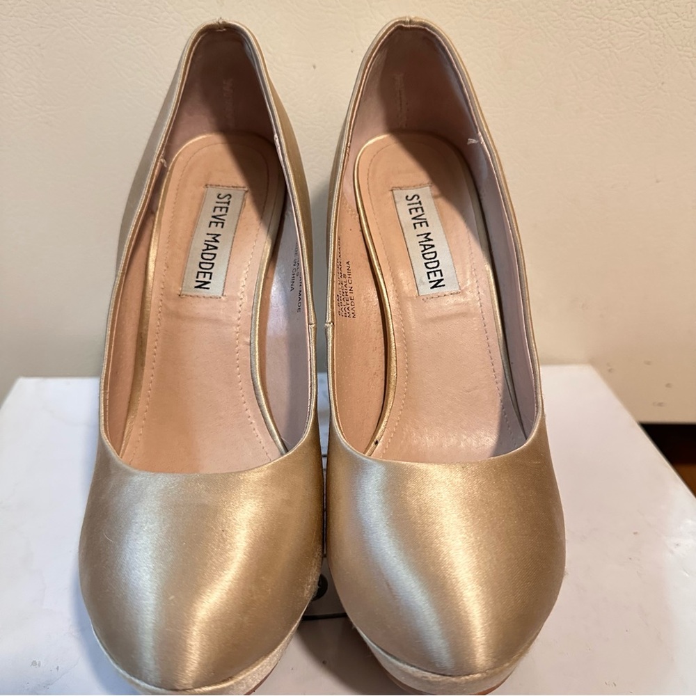 Steve Madden Rare 2011 Shimmering Nude Satin Rhinestone stiletto pumps - Picture 11 of 14